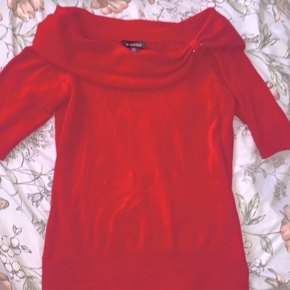 LE CHATEAU RED RIBBED TOP WITH EMBELLISHMENT